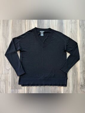 Matty M. Lightweight Black V-Neck Sweater Size L